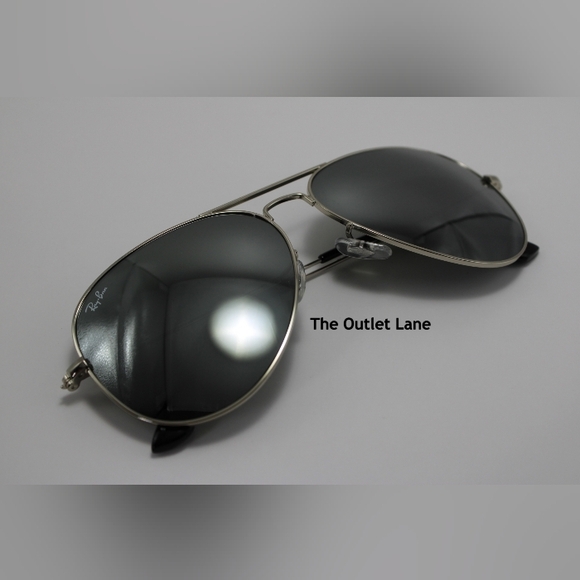 Model Display Ray-Ban Aviator Silver Mirror RB3025 - Picture 6 of 16